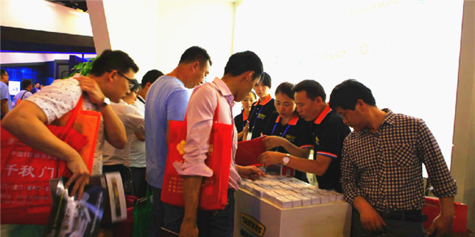 星月神丨營(yíng)銷中心市場(chǎng)總監(jiān)陳星慰：整合優(yōu)勢(shì)資源，領(lǐng)軍中國(guó)門業(yè)